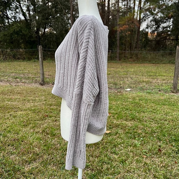 NWOT Sweater - Picture 2 of 4